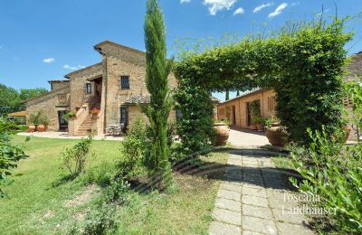 Maison de campagne à vendre Asciano, Toscane, RIF 2992 Weg zu Gebäuden