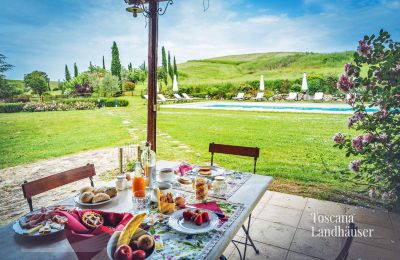 Maison de campagne à vendre Castiglione d'Orcia, Toscane, RIF 3053 Sitzmöglichkeit mit Blick auf Pool