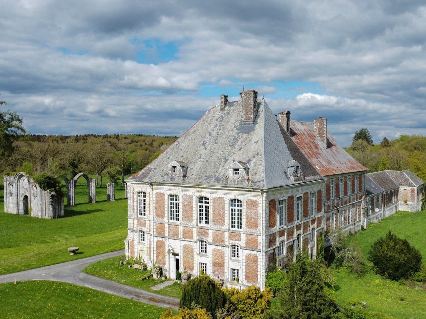 Photos Ancien monastère dans les Ardennes, région France-Belgique