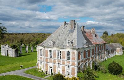 Propriétés, Ancien monastère dans les Ardennes, région France-Belgique