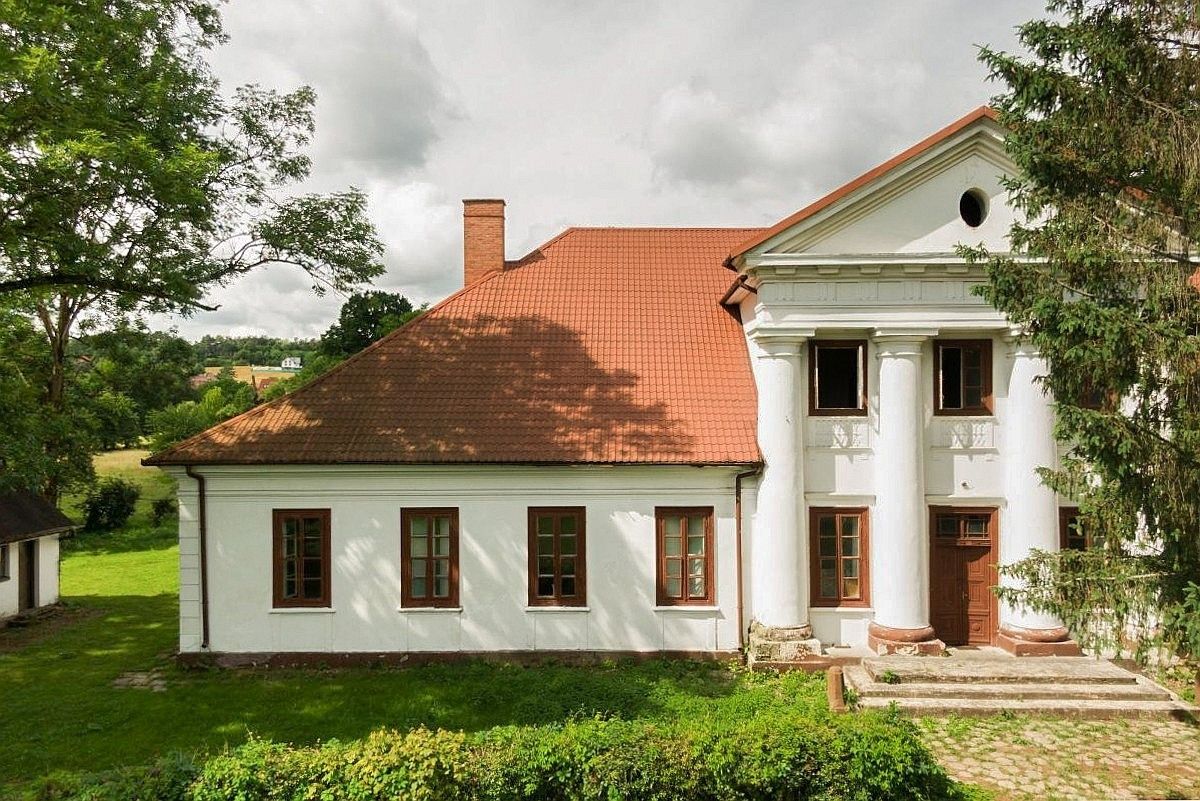 Photos Belle maison de maître à Rożnów - libre de droits