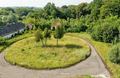 Manoir à vendre Poręba Żegoty, Ruiny Dworu Szembeków, Petite-Pologne, Cour intérieure