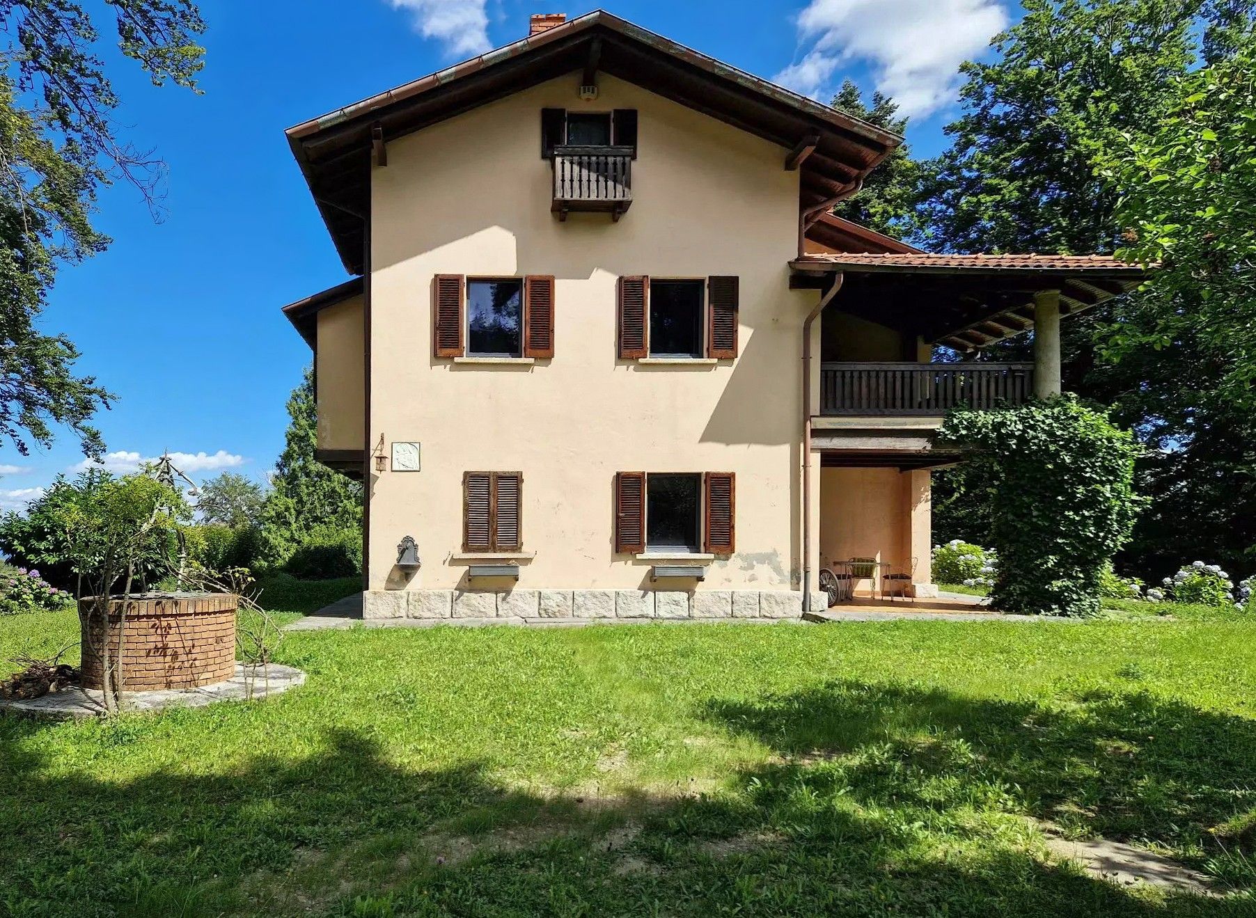 Photos Villa à Gignese avec vue sur le lac, intimité et charme historique