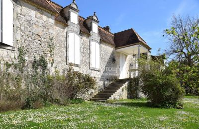 Propriétés, Château du 17ème siècle avec cour d'honneur, piscine sur 8,9 hect Monflanquin