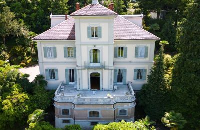 Propriétés, Demeure exceptionnelle au bord du lac Majeur à Stresa