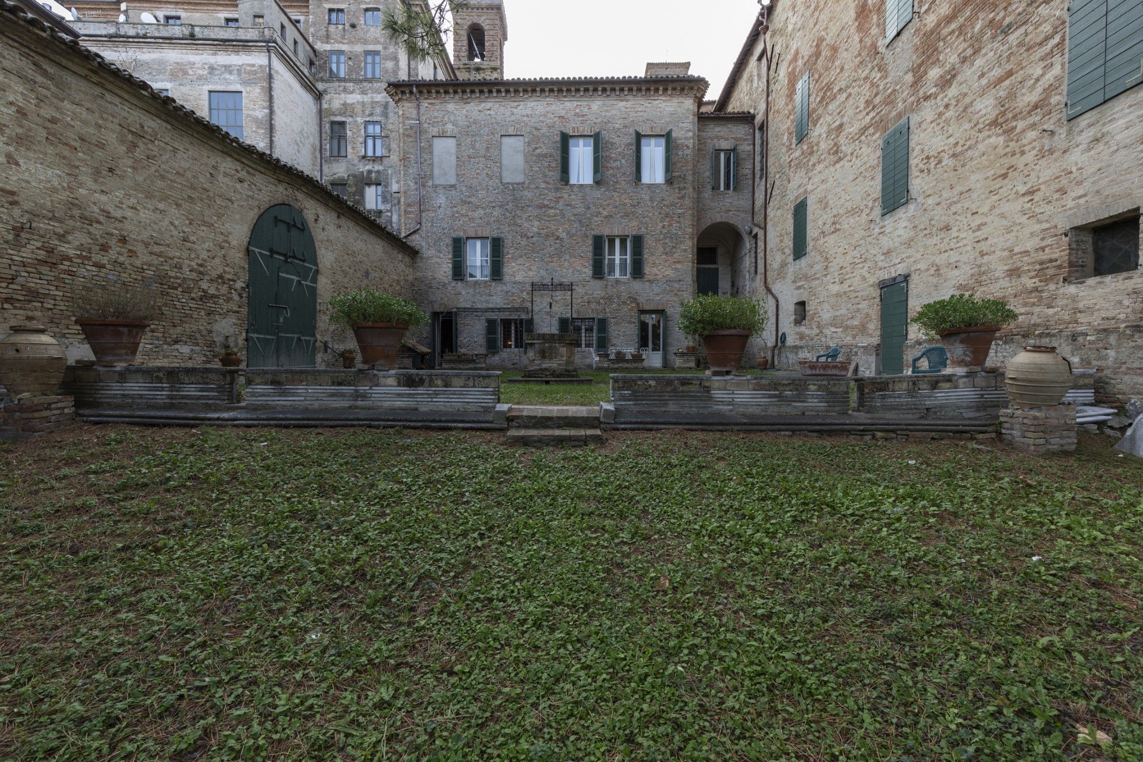 Photos Demeure italienne avec intérieur historique et jardin