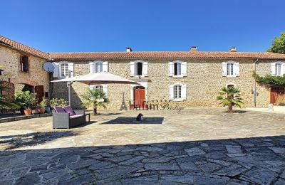 Manoir à vendre Tarbes, Occitanie, Cour intérieure