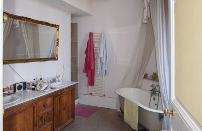 Château médiéval à vendre Montpellier, Occitanie, Salle de bain