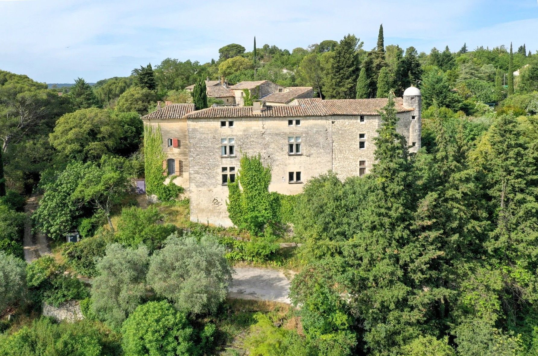 Photos Elégante propriété à Uzès avec spa et parc