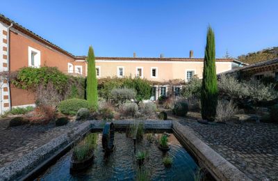 Manoir à vendre Uzès, Occitanie, Cour intérieure