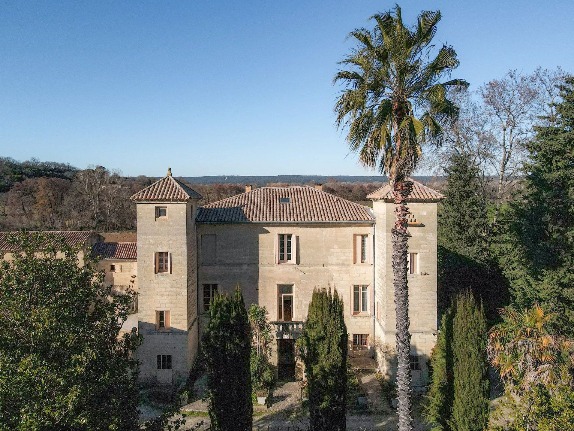 Photos Manoir du 18ème siècle près d'Uzès - parc de 1 ha, dépendances