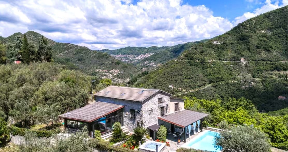 Photos Maison de campagne en Ligurie avec vue sur les montagnes et piscine