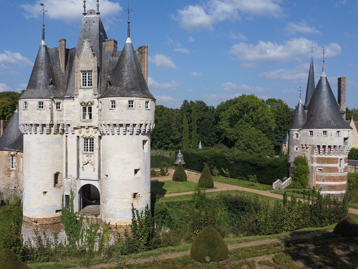 Photos Château en Perche avec parc de 41 hectares – 120 km de Paris