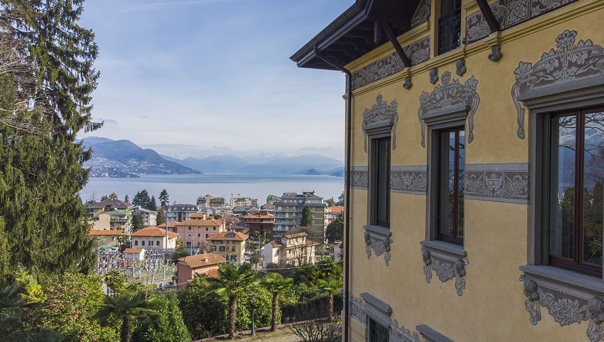 Photos Prestigieuse villa Liberty à vendre dans le centre de Stresa