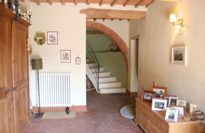 Maison de campagne à vendre Arezzo, Toscane, RIF2262-lang8#RIF 2262 Eingangsbereich mit Treppenaufgang