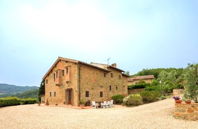 Maison de campagne à vendre Figline e Incisa Valdarno, Toscane, RIF 2966 Haupthaus und Vorplatz