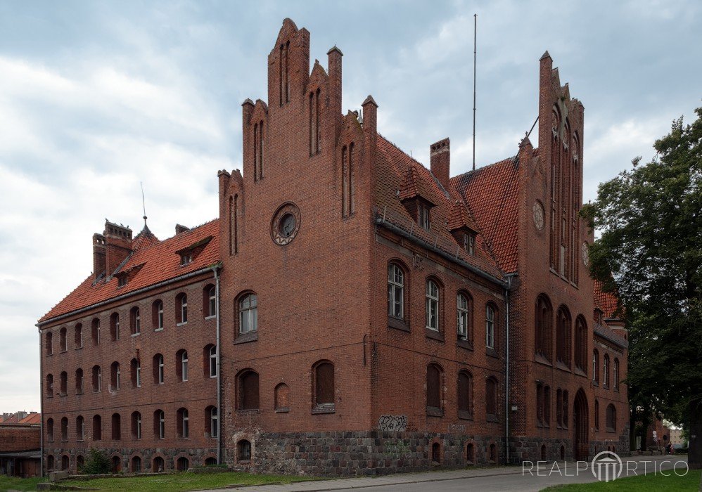 Entwicklungsimmobilien: Historisches Schulgebäude in Pommern, Pologne